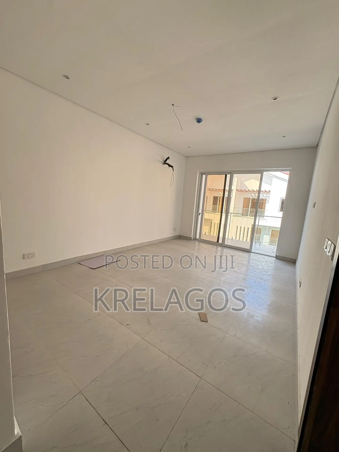 4bdrm Duplex in Chevron for rent in Chevron