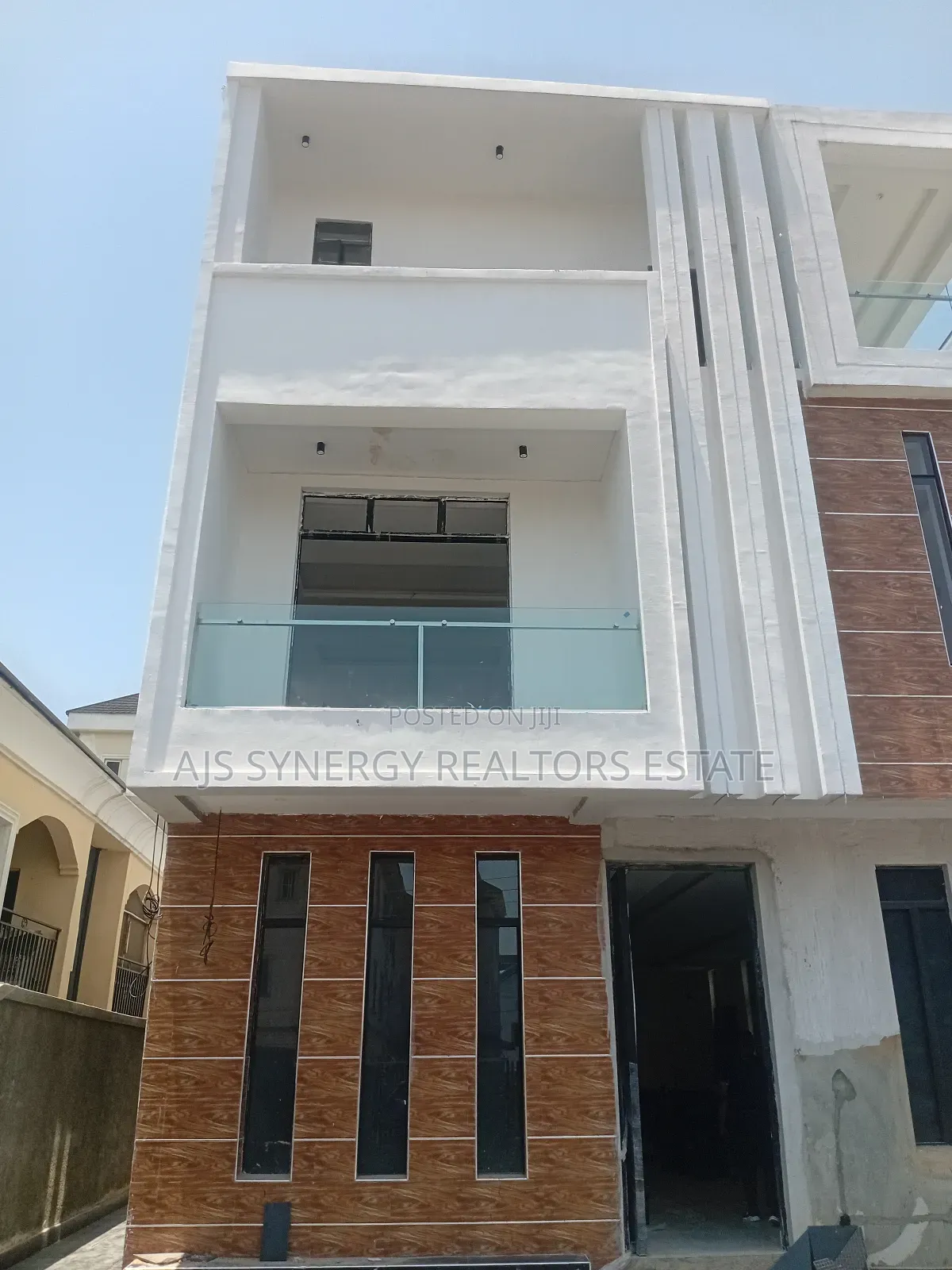 5bdrm Duplex in Osapa london for sale in Osapa london
