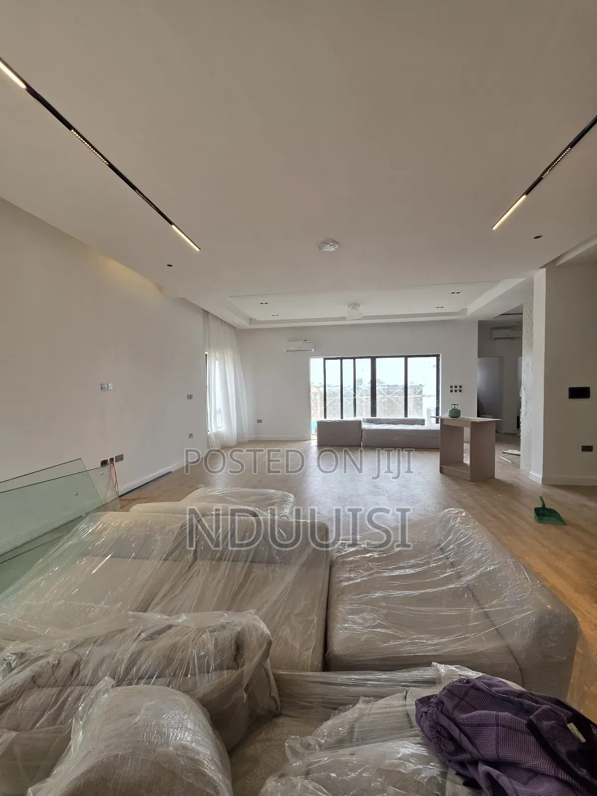 5bdrm Duplex in Gracefield Estate for sale in Chevron