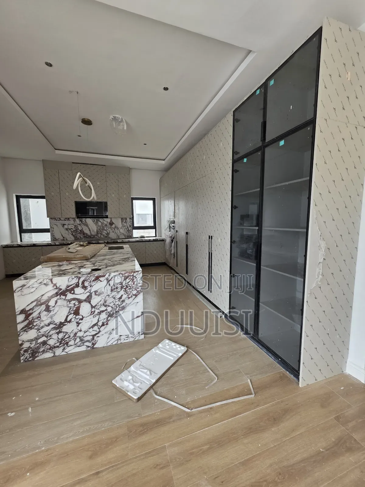 5bdrm Duplex in Gracefield Estate for sale in Chevron