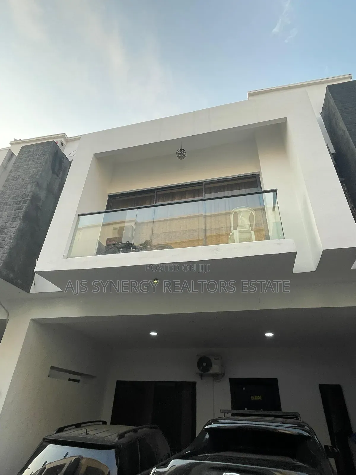 4bdrm Duplex in Chevron for sale in Chevron