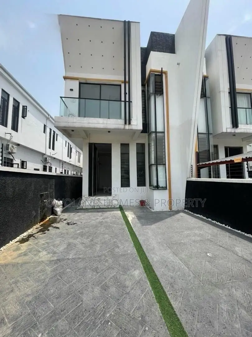 4bdrm Duplex in Ikota Estate for rent in Ikota