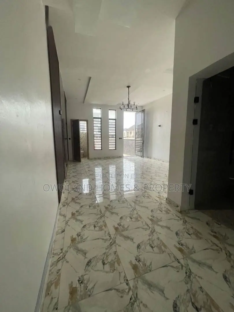 4bdrm Duplex in Ikota Estate for rent in Ikota