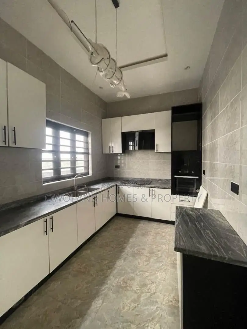 4bdrm Duplex in Ikota Estate for rent in Ikota