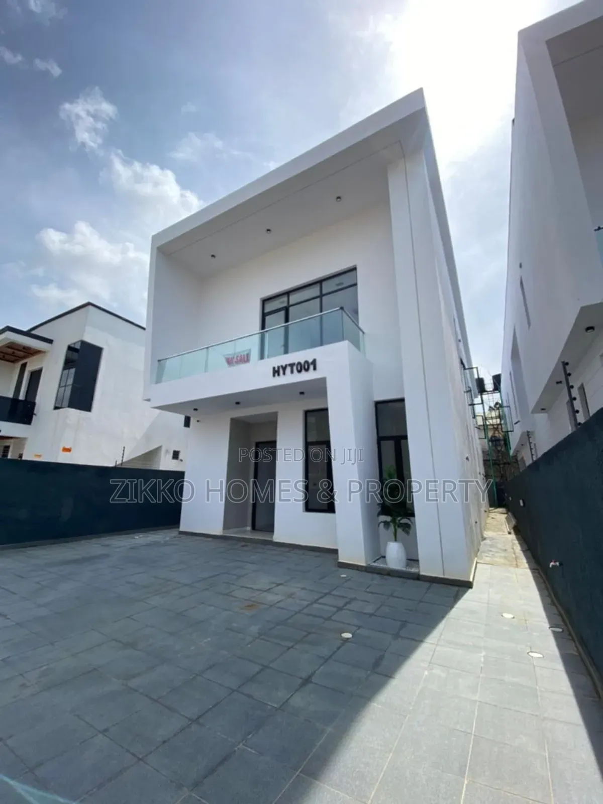 5bdrm Duplex in Chevron Drive, Lekki for sale in Lekki