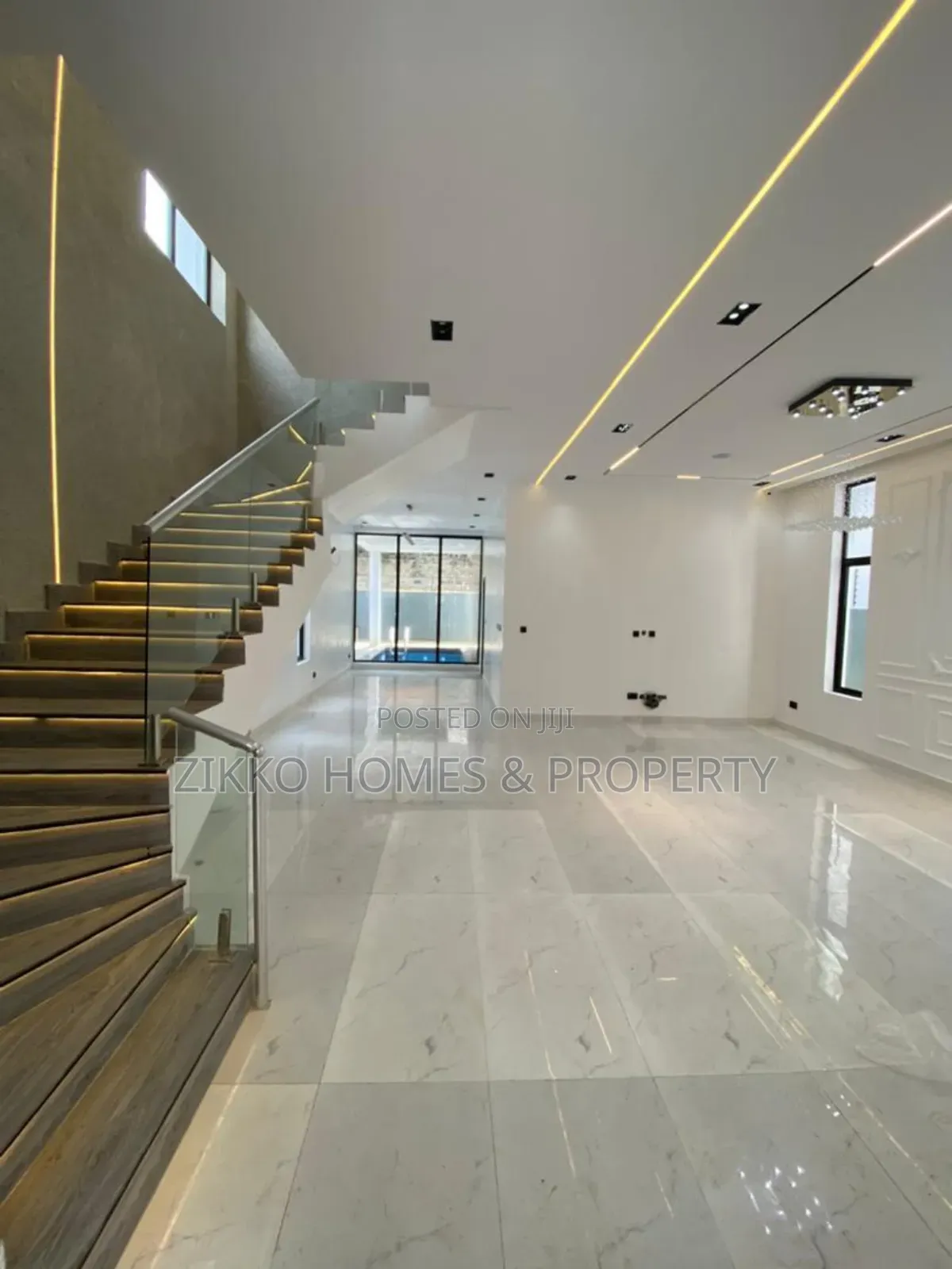 5bdrm Duplex in Chevron Drive, Lekki for sale in Lekki