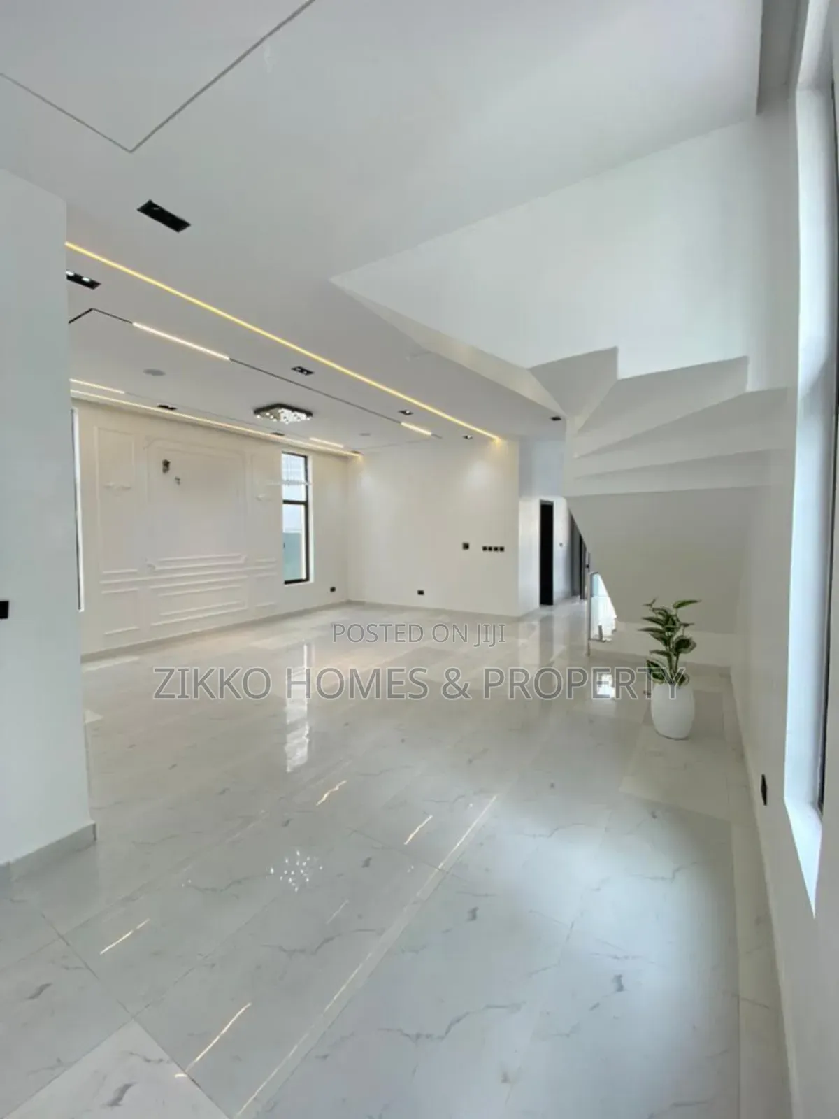 5bdrm Duplex in Chevron Drive, Lekki for sale in Lekki