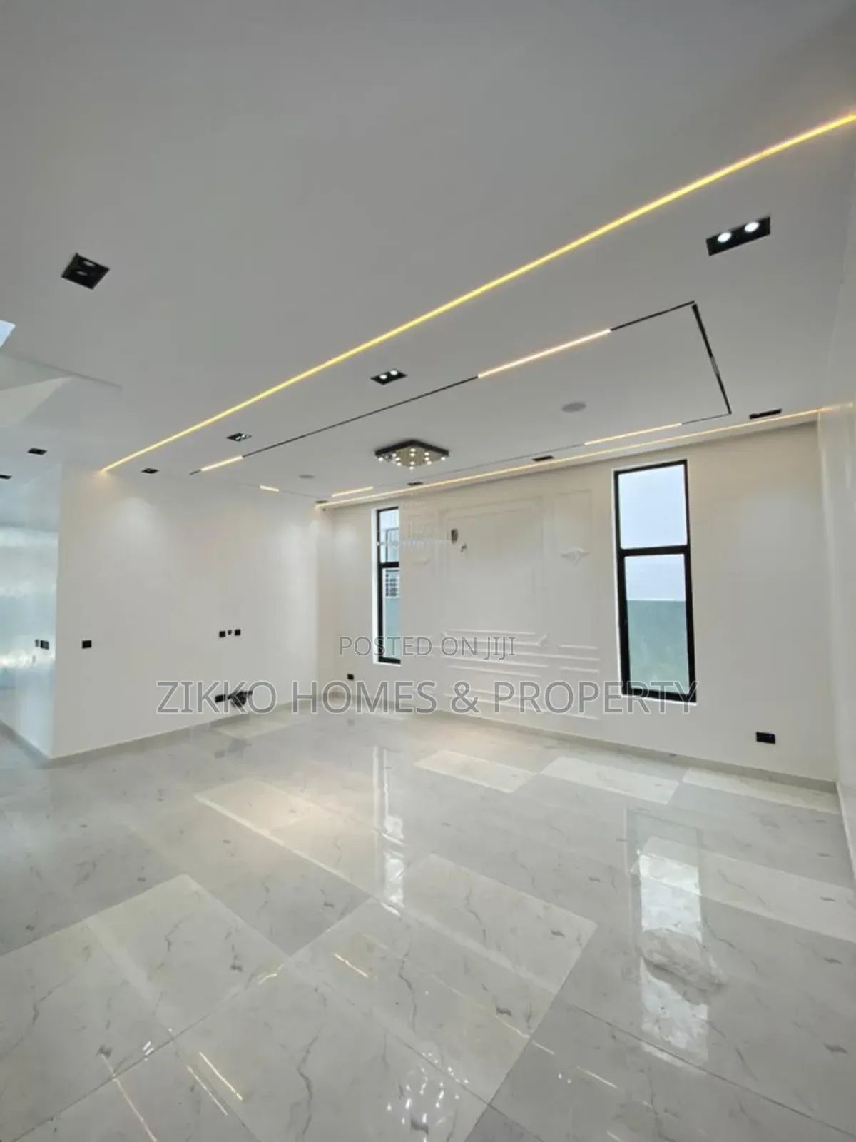 5bdrm Duplex in Chevron Drive, Lekki for sale in Lekki