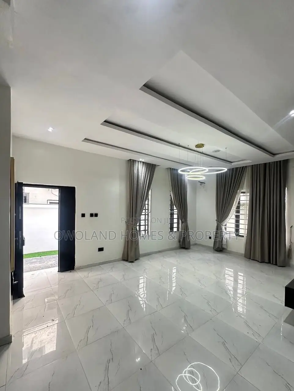 4bdrm Duplex in Chevron Estate for rent in Chevron