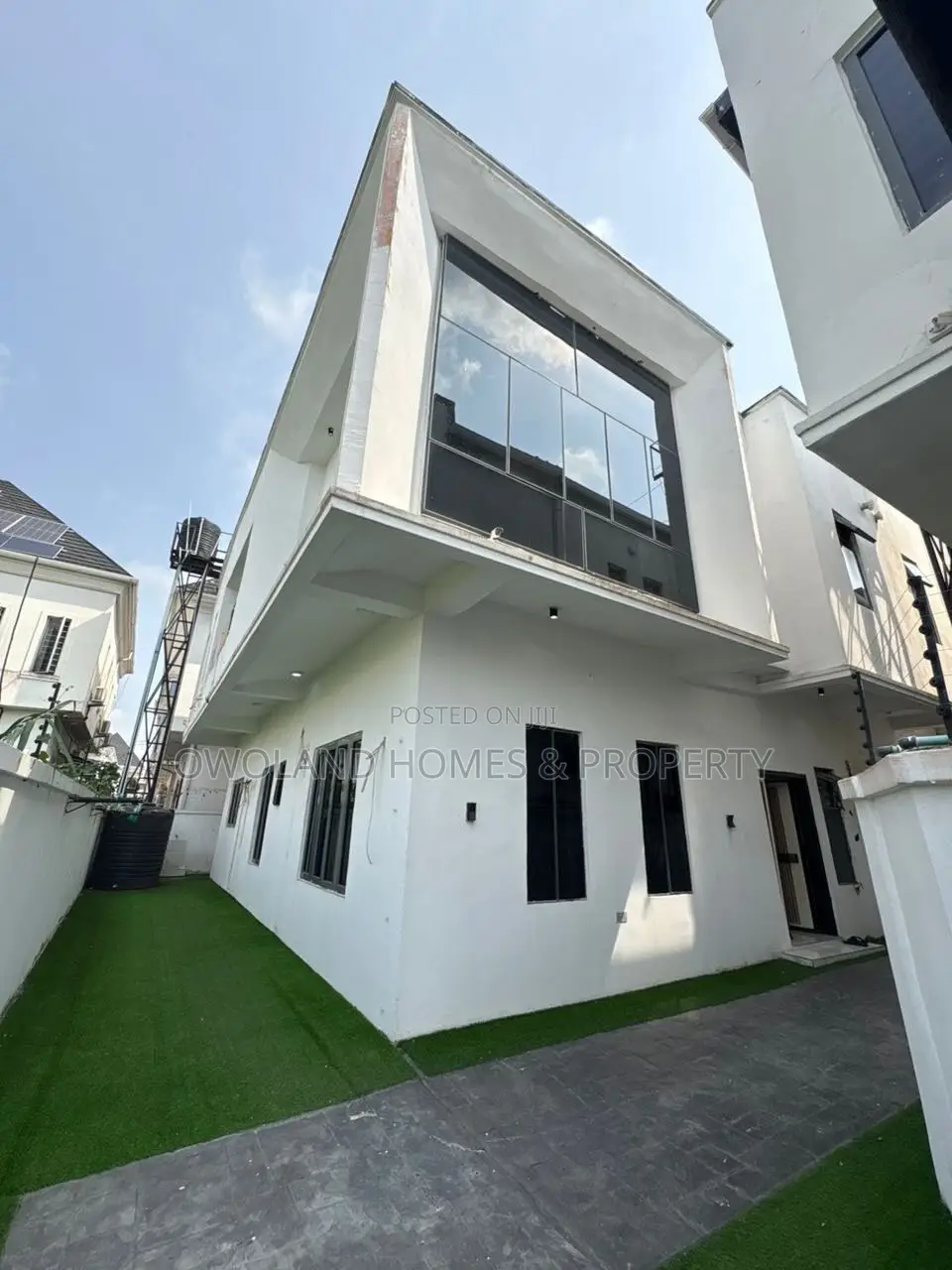 4bdrm Duplex in Chevron Estate for rent in Chevron
