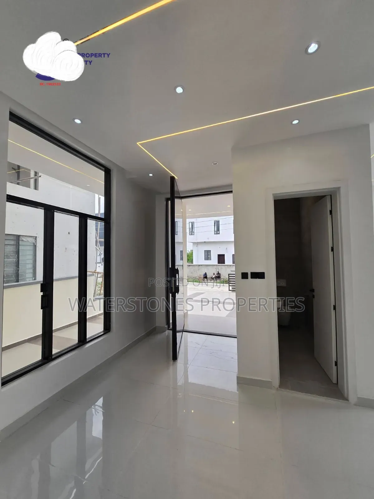 1bdrm Room & Parlour in Airport View, Oshimili South for rent in Oshimili South
