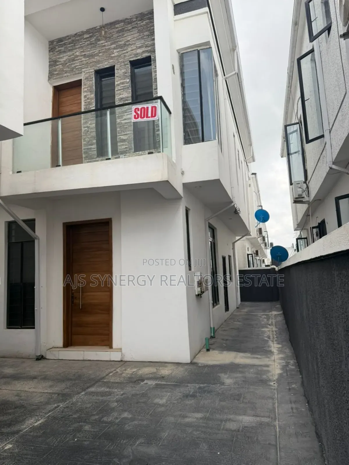 4bdrm Duplex in Ikota for rent in Ikota