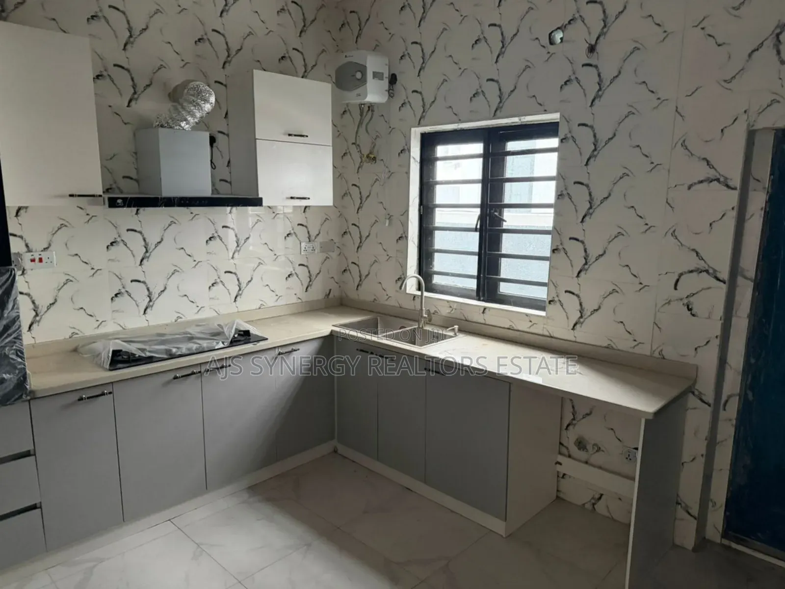 4bdrm Duplex in Ikota for rent in Ikota