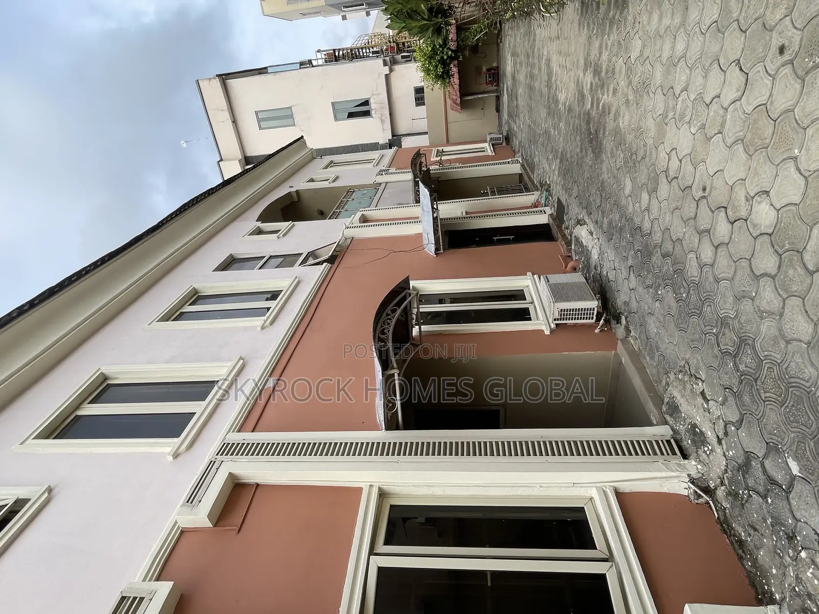 3bdrm Apartment in Chevron for rent in Chevron