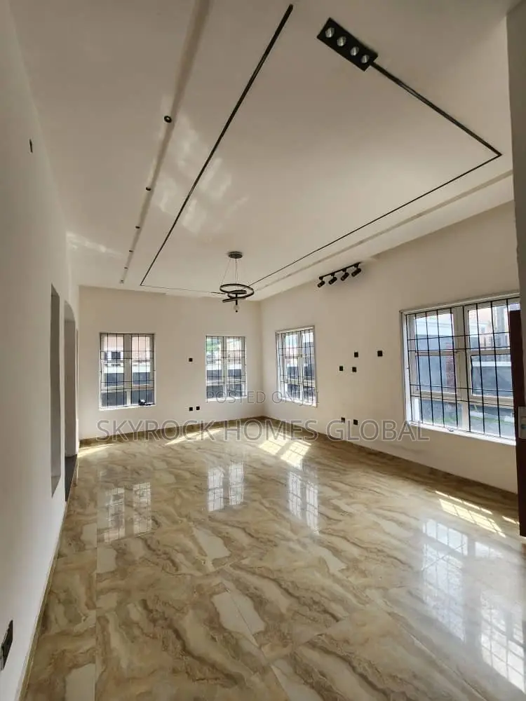 5bdrm Duplex in Idado for sale in Idado