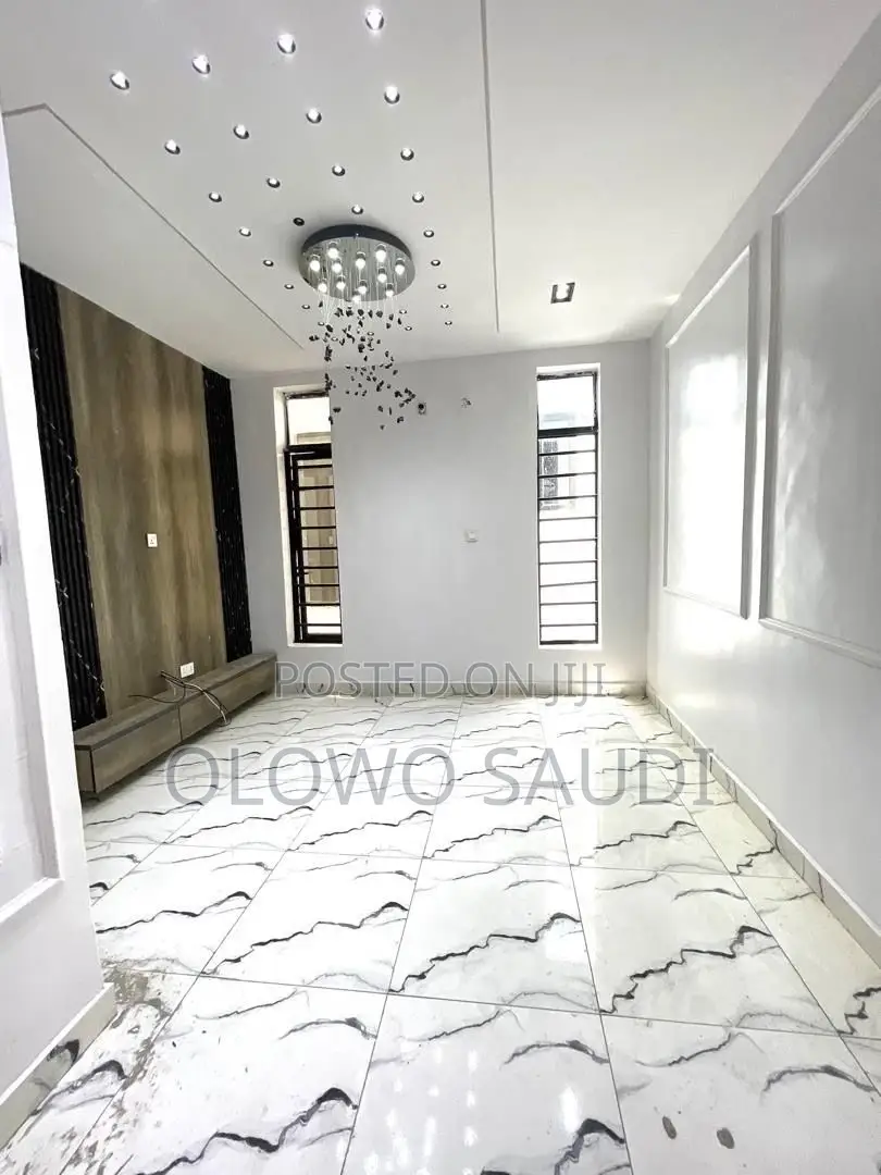 4bdrm Duplex in Ikota, for sale in Ikota