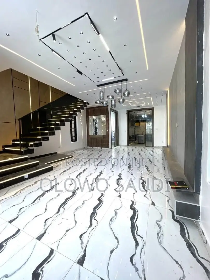 4bdrm Duplex in Ikota, for sale in Ikota