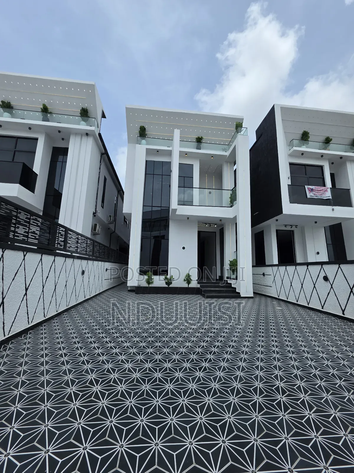 5bdrm Duplex in Hampton Island, Chevron for sale in Chevron