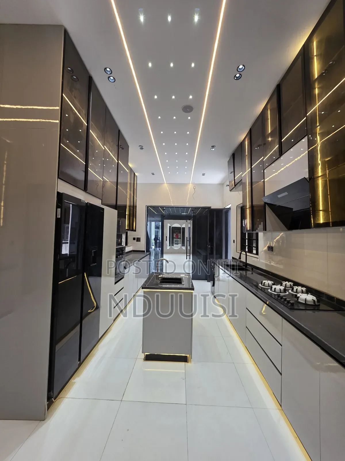 5bdrm Duplex in Hampton Island, Chevron for sale in Chevron