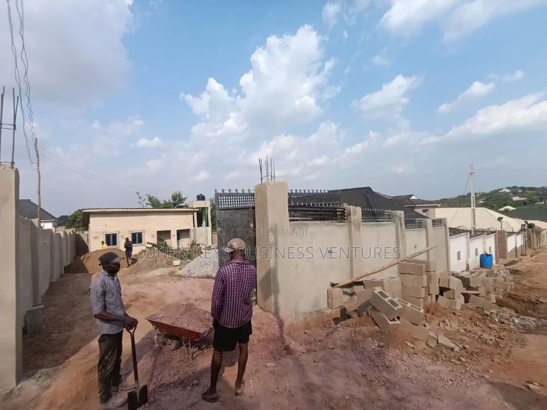 2bdrm Bungalow in Elebu, Akala Express for sale in Akala Express