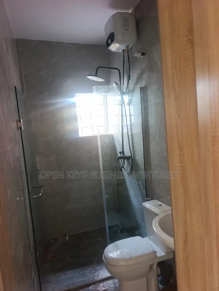 2bdrm Apartment in Adeosun Est, Akobo for rent in Akobo