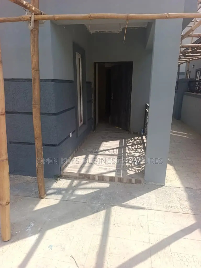 2bdrm Apartment in Adeosun Est, Akobo for rent in Akobo
