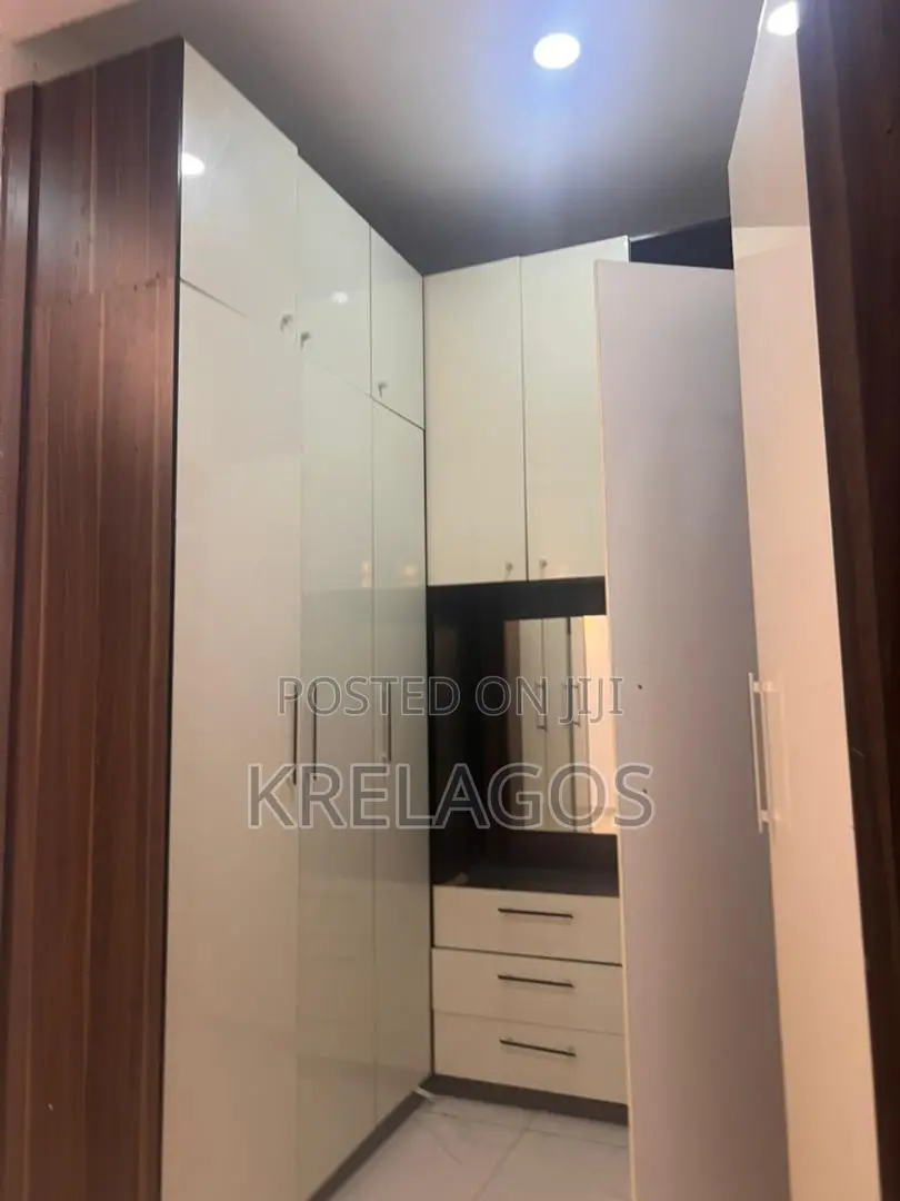 4bdrm Duplex in Chevron for rent in Chevron