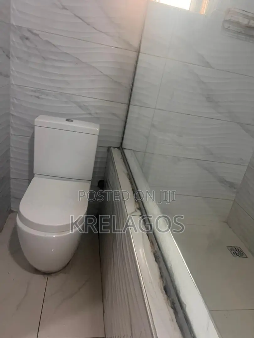 4bdrm Duplex in Chevron for rent in Chevron