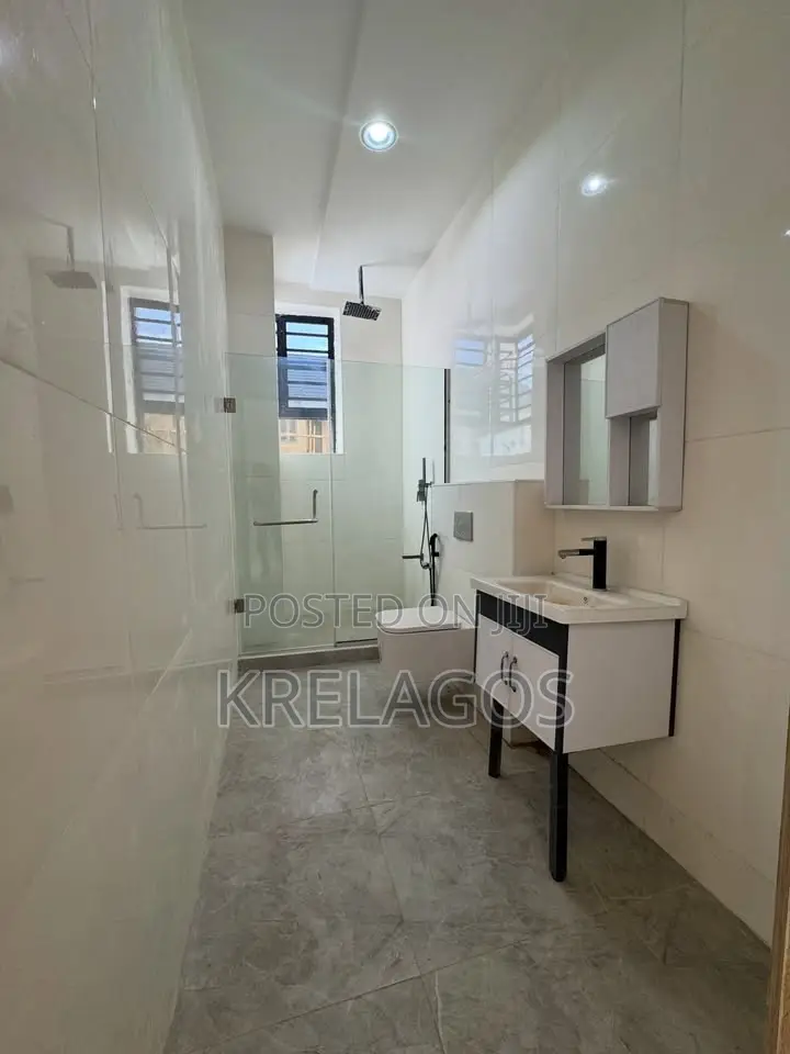 4bdrm Duplex in Chevron for rent in Chevron