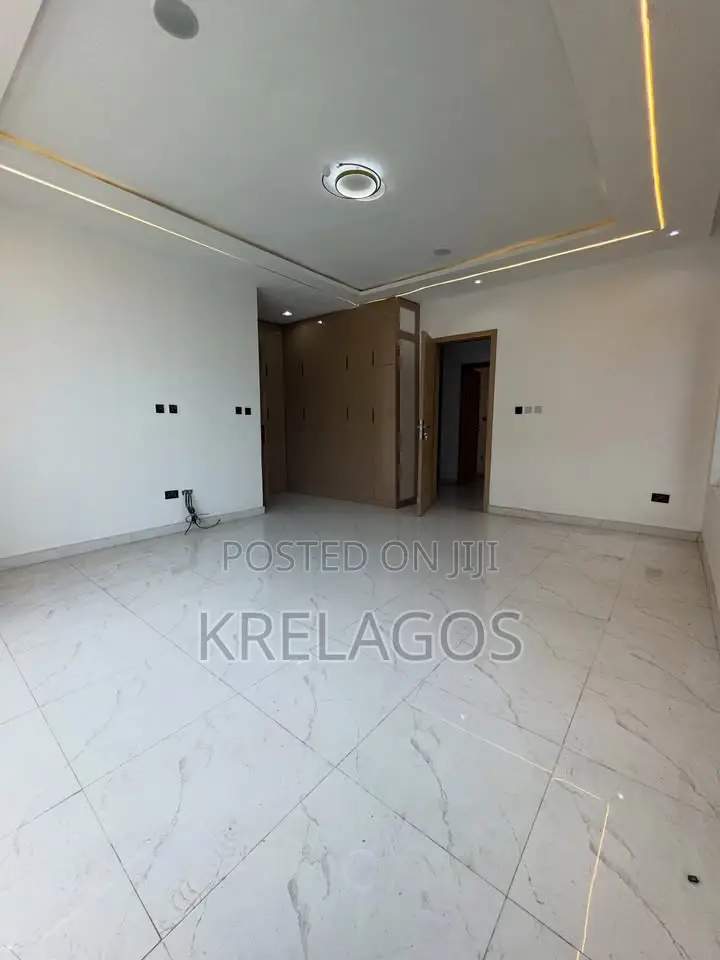 4bdrm Duplex in Chevron for rent in Chevron