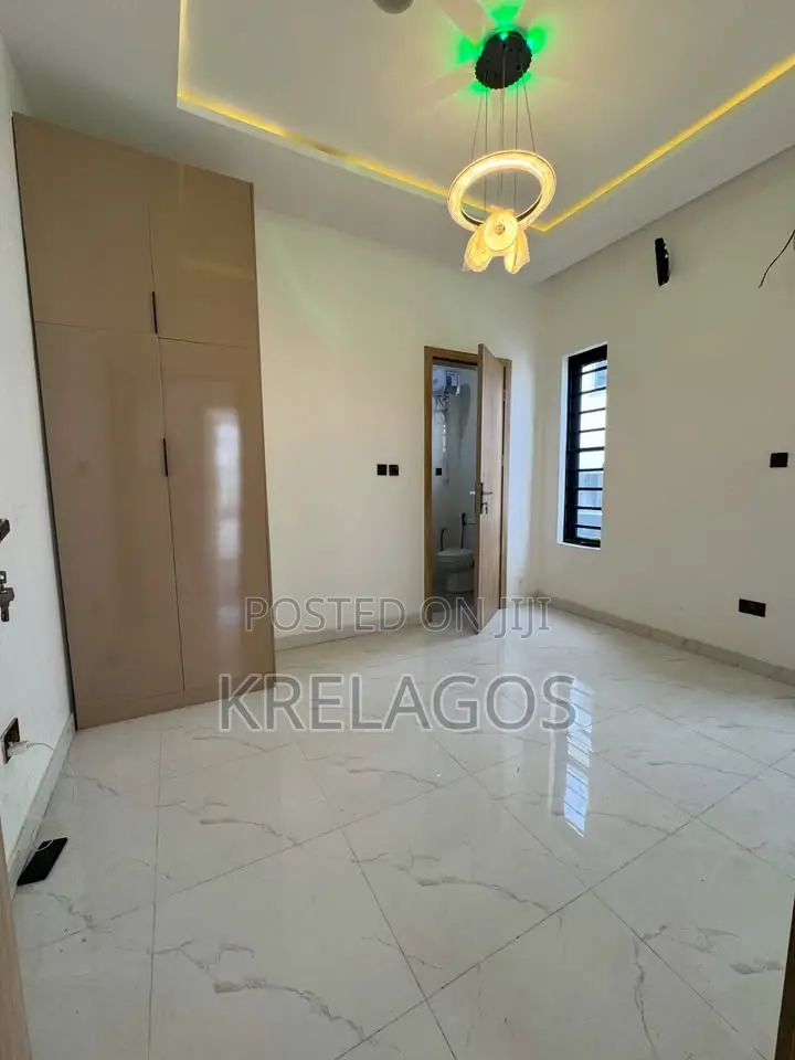4bdrm Duplex in Chevron for rent in Chevron