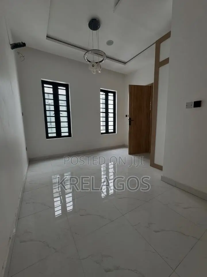 4bdrm Duplex in Chevron for rent in Chevron