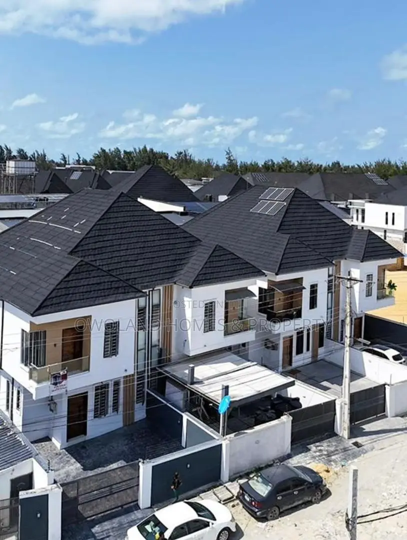 4bdrm Duplex in Ikota for sale in Ikota