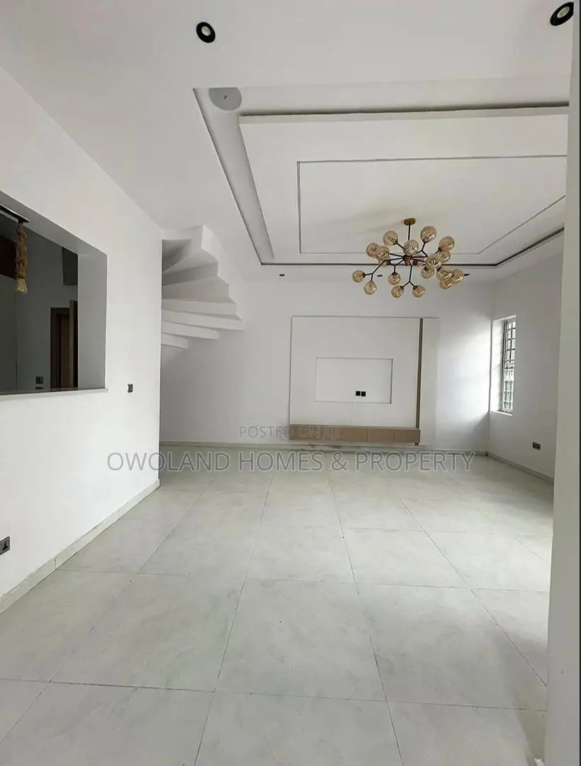 4bdrm Duplex in Ikota for sale in Ikota