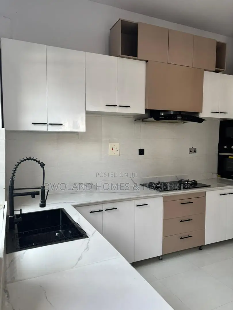 4bdrm Duplex in Ikota for sale in Ikota