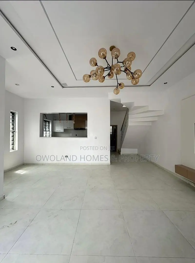 4bdrm Duplex in Ikota for sale in Ikota