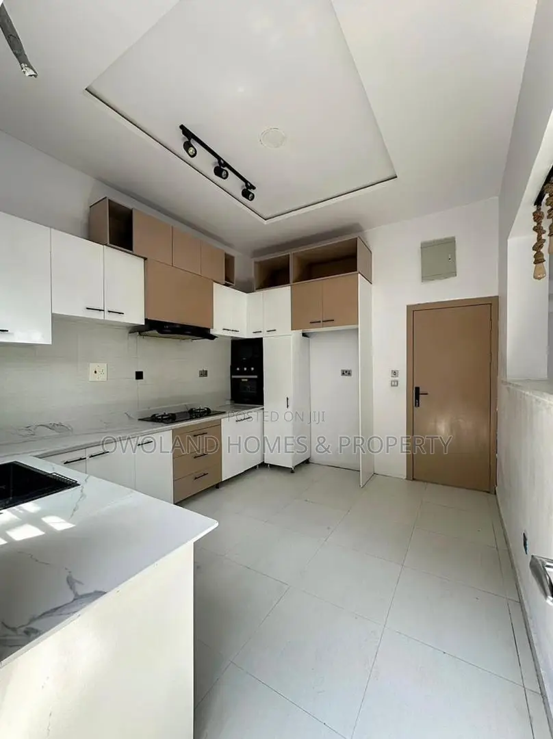 4bdrm Duplex in Ikota for sale in Ikota