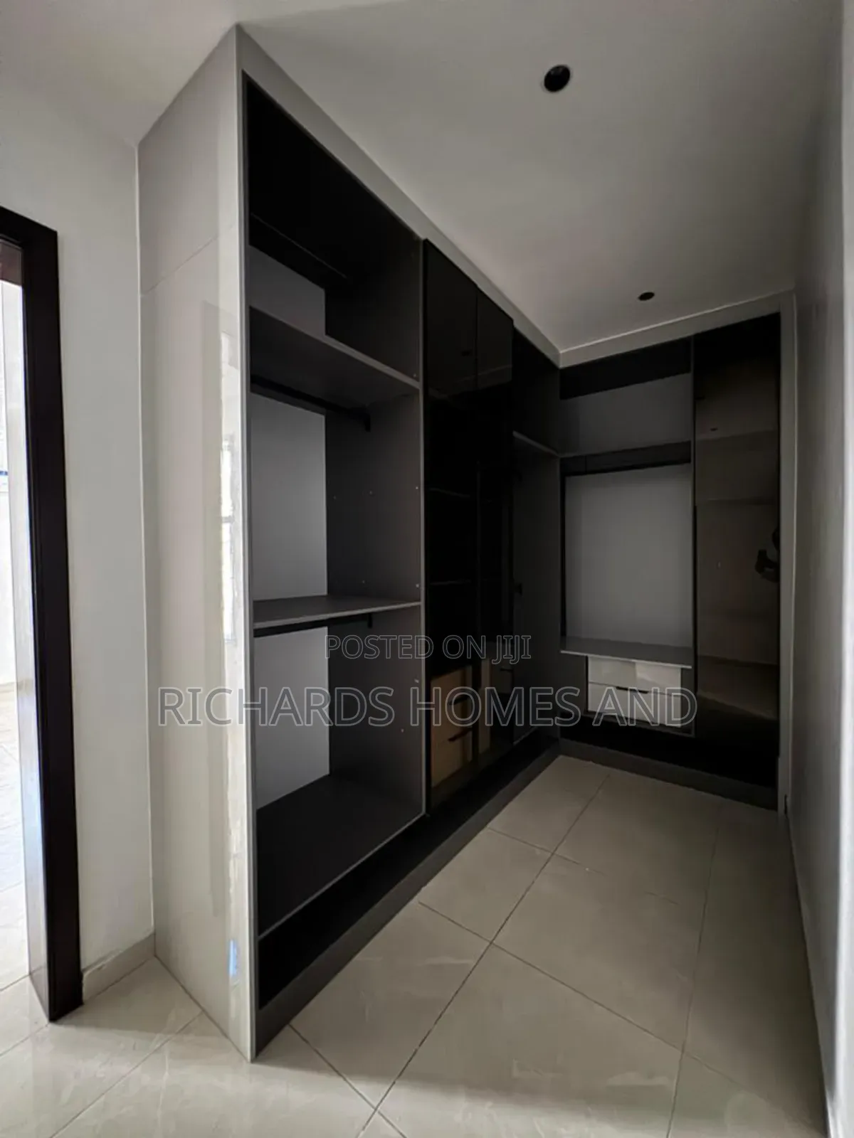 5bdrm Duplex in Banana for rent in Banana Island