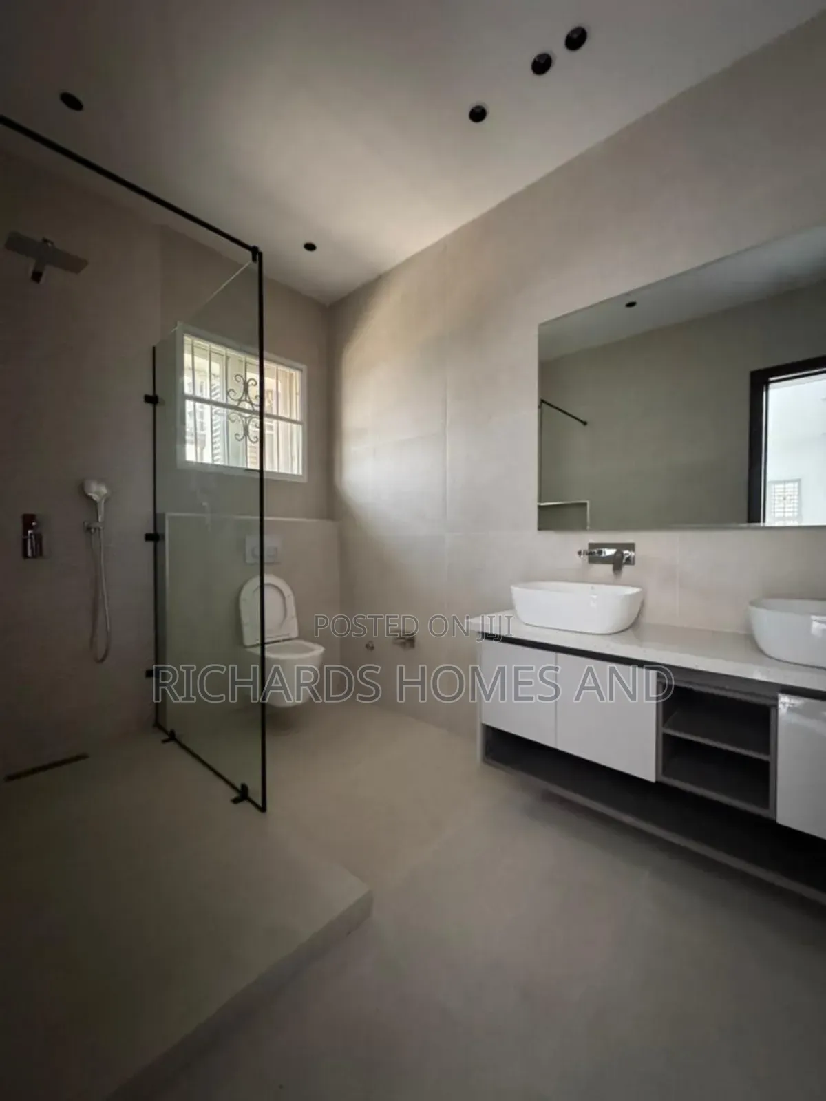 5bdrm Duplex in Banana for rent in Banana Island