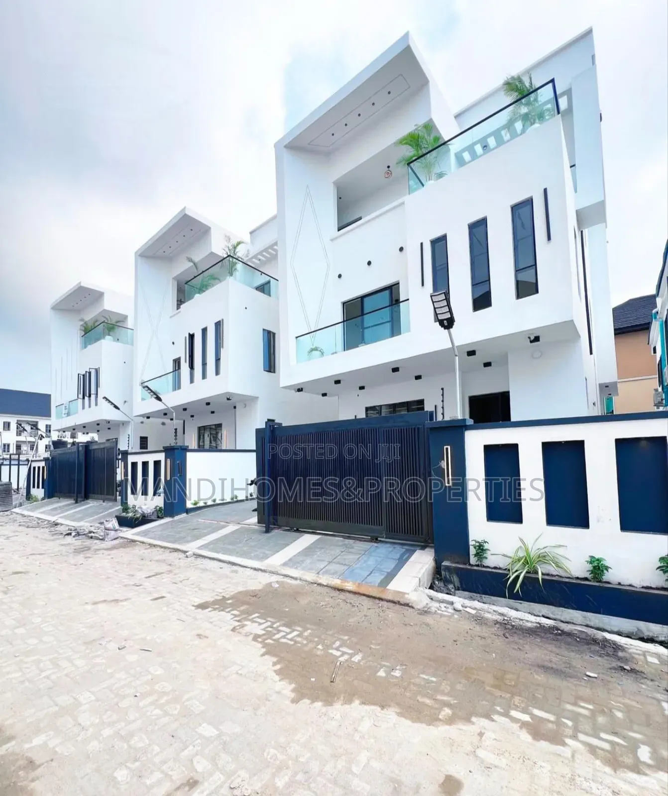 5bdrm Duplex in Ikota for sale in Ikota