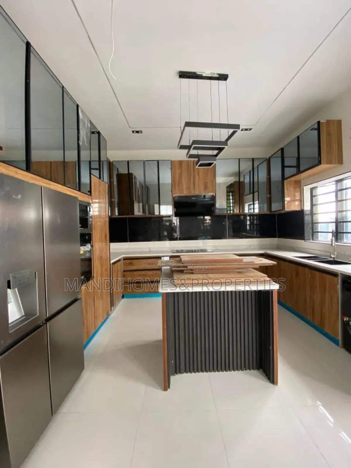 5bdrm Duplex in Ikota for sale in Ikota