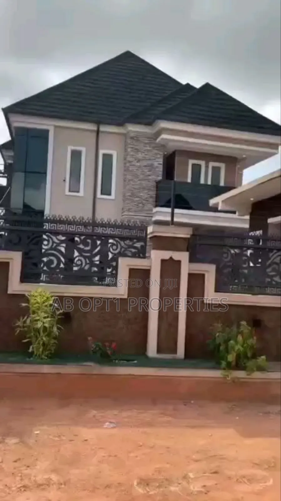 4bdrm Duplex in Okhoromi, Airport Rd, Benin City for sale in Benin City