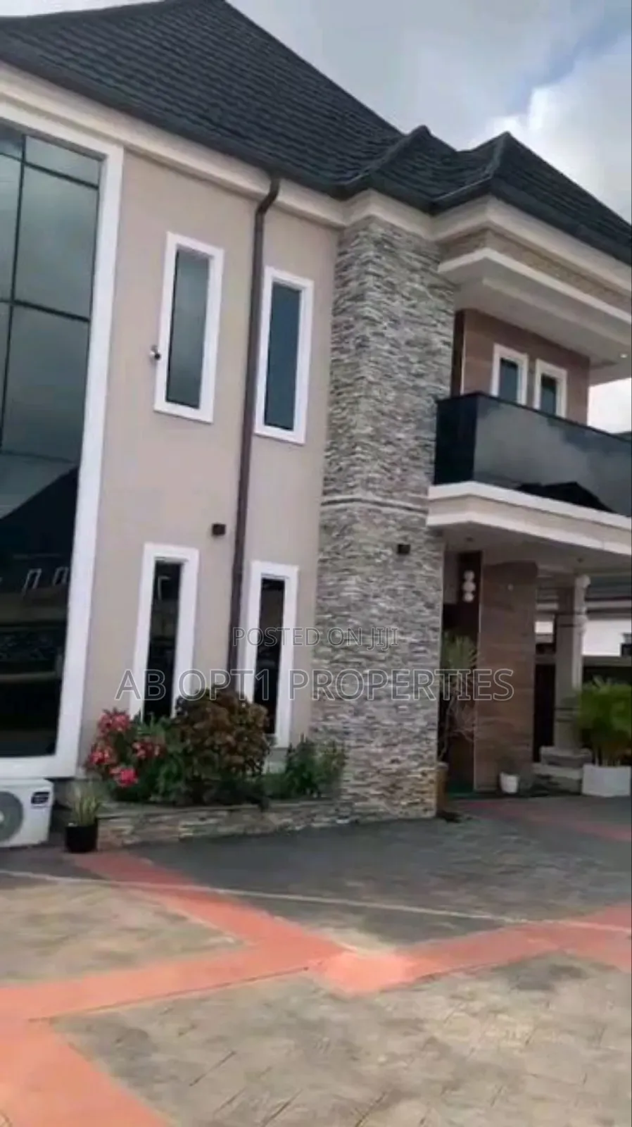 4bdrm Duplex in Okhoromi, Airport Rd, Benin City for sale in Benin City