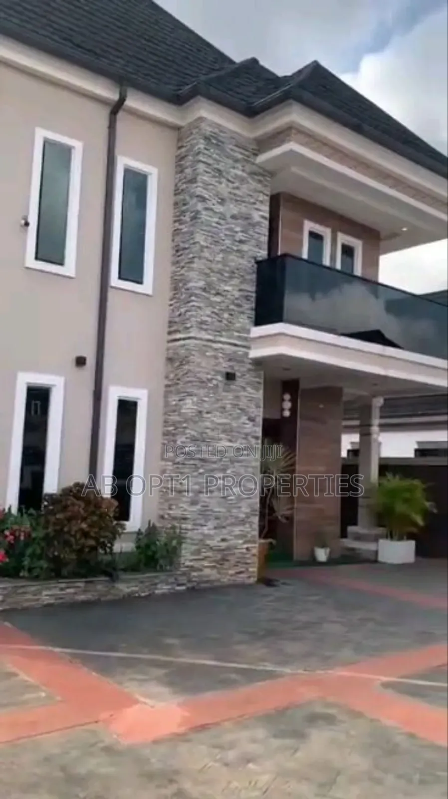 4bdrm Duplex in Okhoromi, Airport Rd, Benin City for sale in Benin City