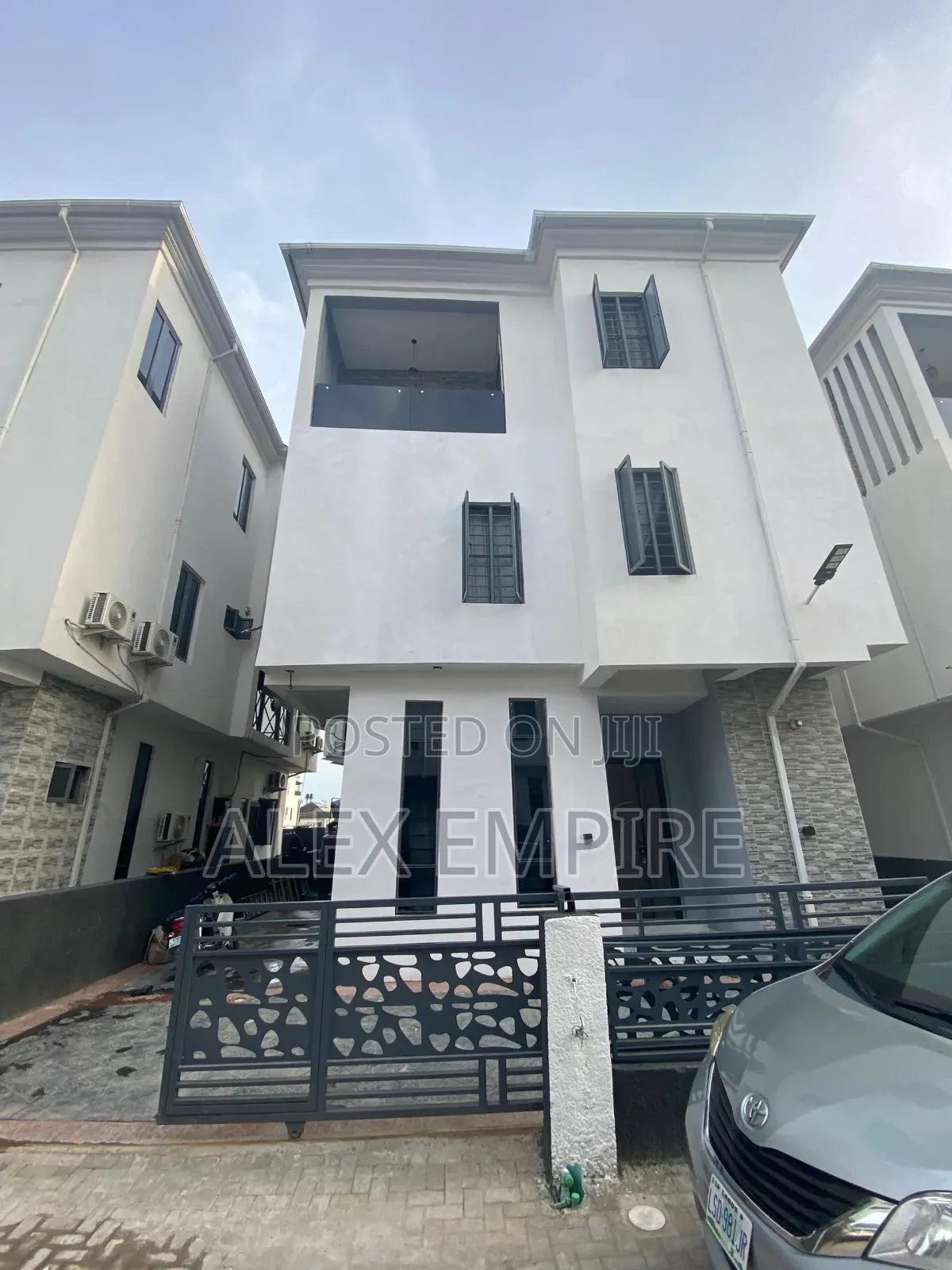5bdrm Duplex in Ago Palace for sale in Ago Palace