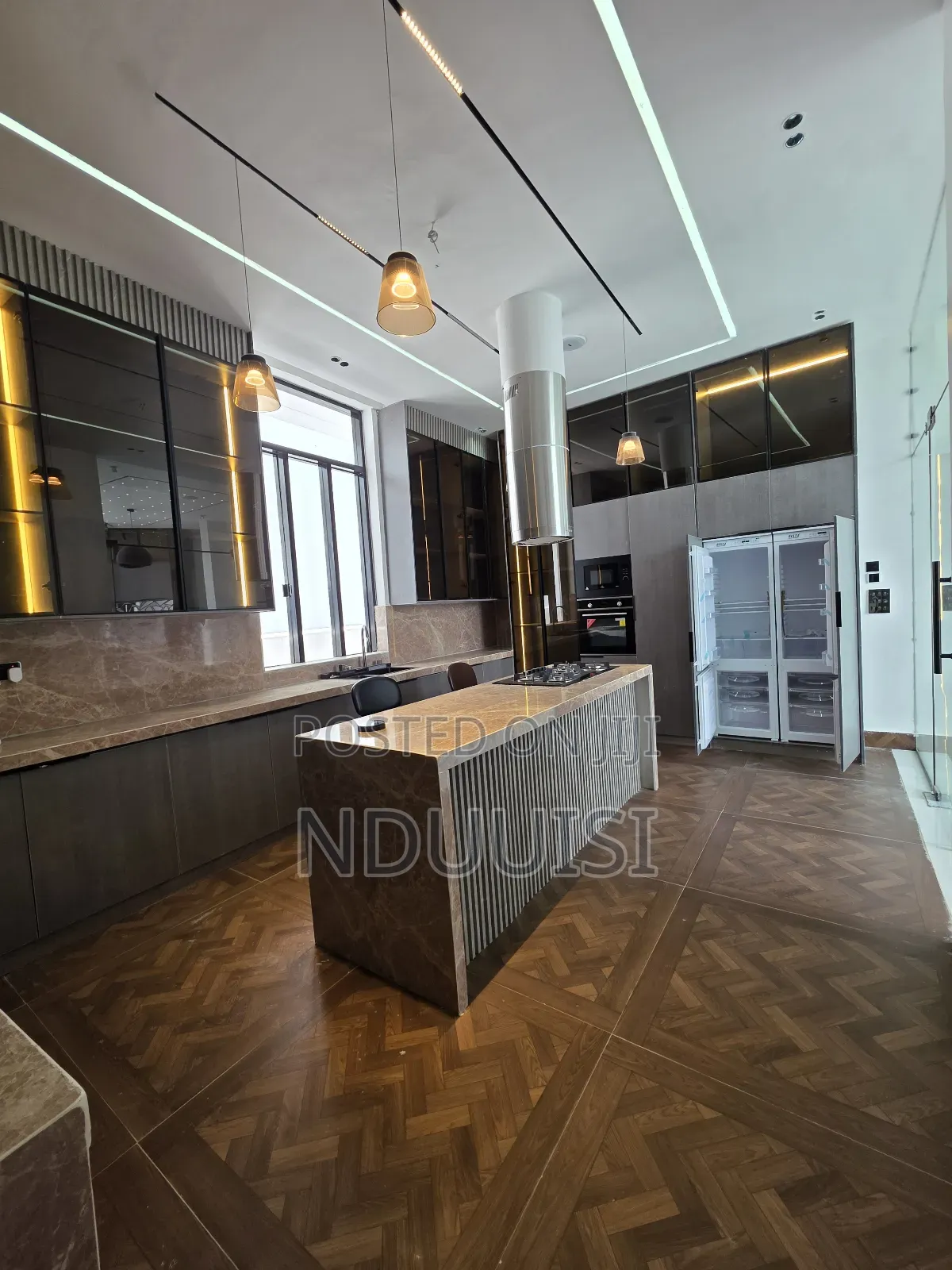 5bdrm Duplex in Chevron for sale in Chevron