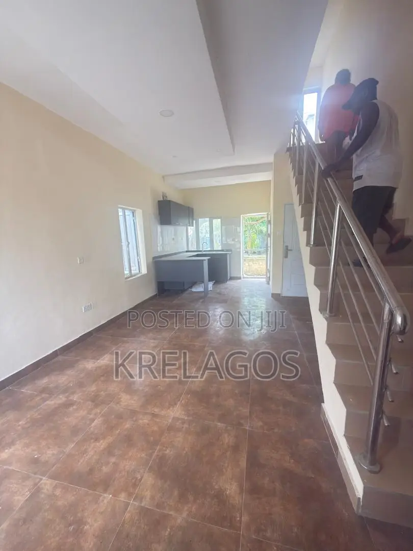 1bdrm Duplex in Chevron for sale in Chevron