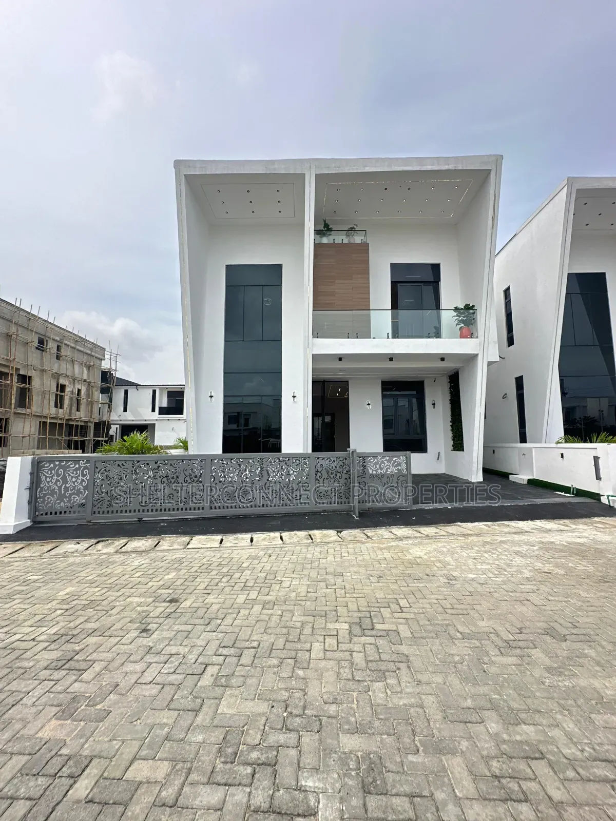 5bdrm Duplex in Off Lekki-Epe Expressway for sale in Off Lekki-Epe Expressway