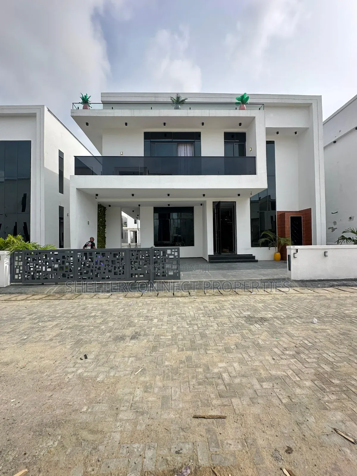 5bdrm Duplex in Off Lekki-Epe Expressway for sale in Off Lekki-Epe Expressway