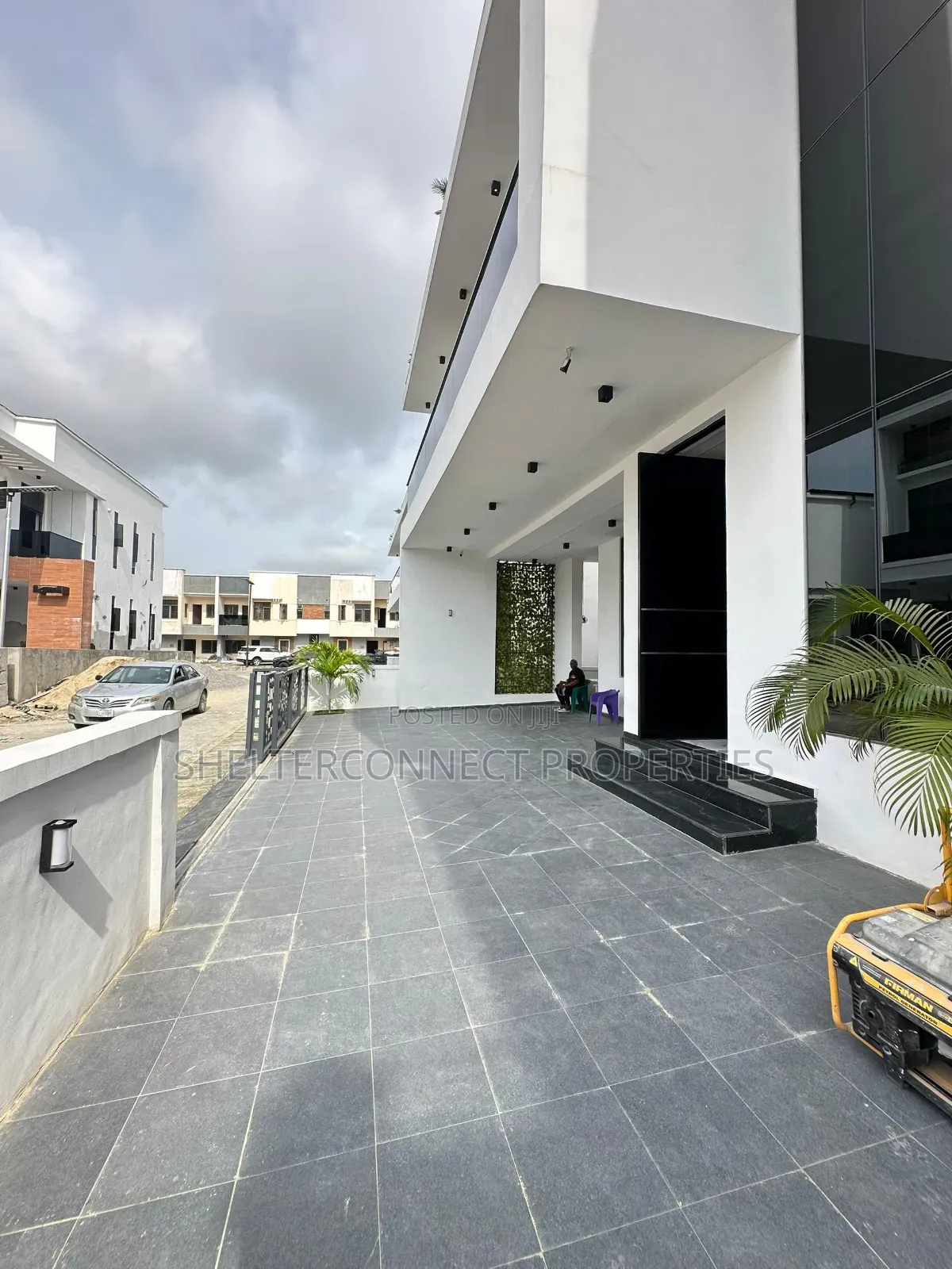 5bdrm Duplex in Off Lekki-Epe Expressway for sale in Off Lekki-Epe Expressway